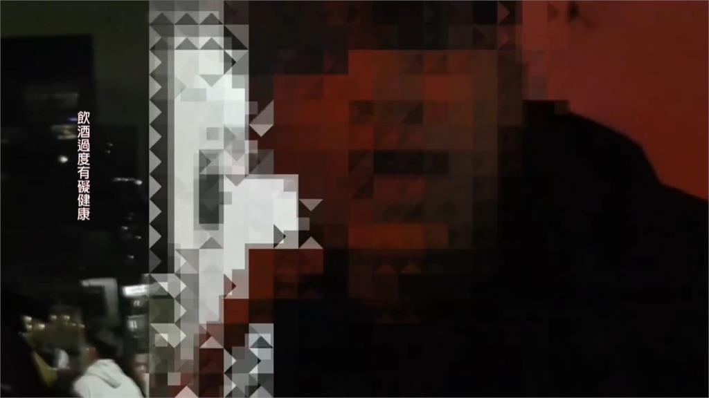 喝醉酒脫序! 男喝到店家打烊不走警方上銬當場「睡死」