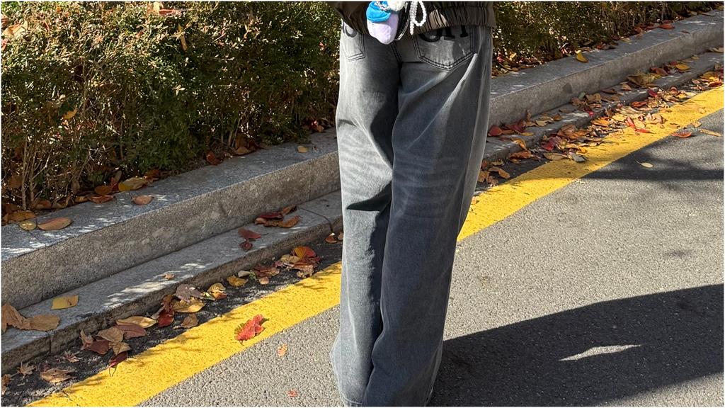 牛仔褲「多久洗一次」才對？日專家曝「防止褪色3方法」：降低清潔頻率！