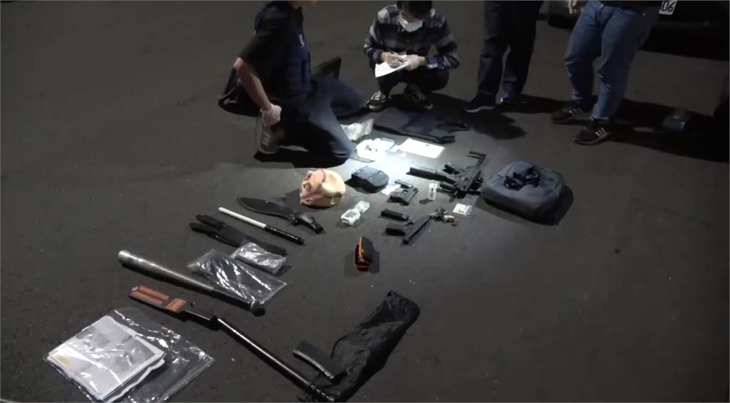 槍砲犯拒捕開車衝撞 特勤人員丟「震撼彈」強勢逮人