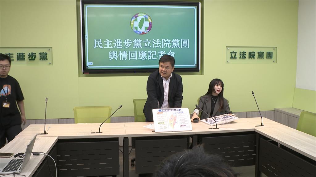 中國男踢館嗆"習近平獨裁" 鄭麗文尷尬微笑