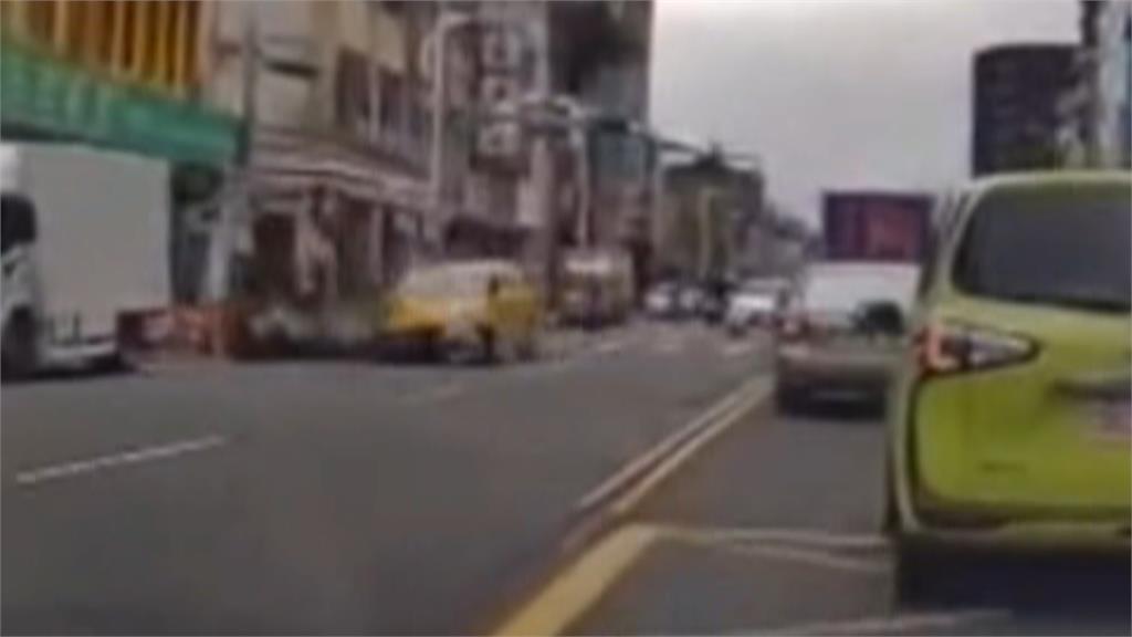 想看經典賽出門買遙控器！　小黃無照上路「撞機車、貨車」釀兩傷