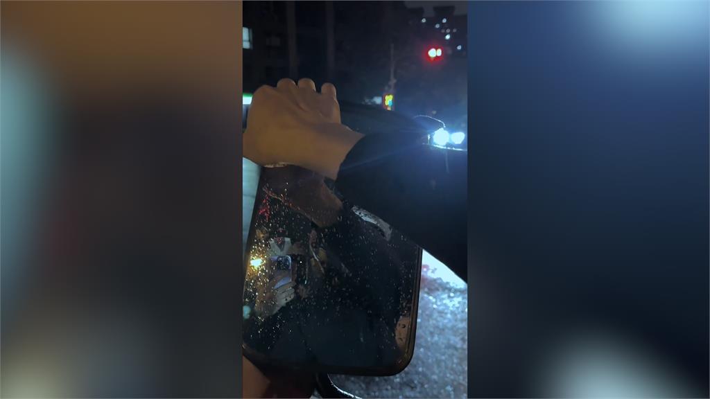 深夜被遠光燈照刺眼 騎士一招反擊網笑:用魔法對付魔法