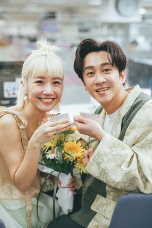 Lulu、陳漢典登記結婚畫面曝　家人、老闆陳鎮川同見證