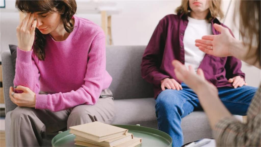 婆婆超常來家裡「久住」人妻因2點超崩潰!過來人嘆:請神容易送神難