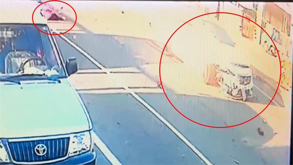 春節嘉義車禍連續奪命　騎士自撞電桿、視線死角釀悲劇