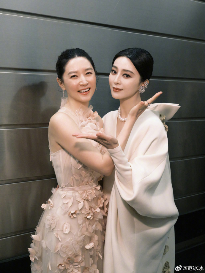 李英愛「0修圖大油臉」6秒近拍遭流出!「水光→水腫」翻車狀態網哭暈:還我長今