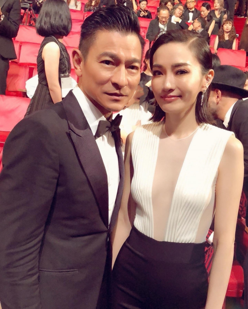 謝金燕曾認定非劉德華不嫁!為演唱會曬「頂級美腿」喊人肉送花?