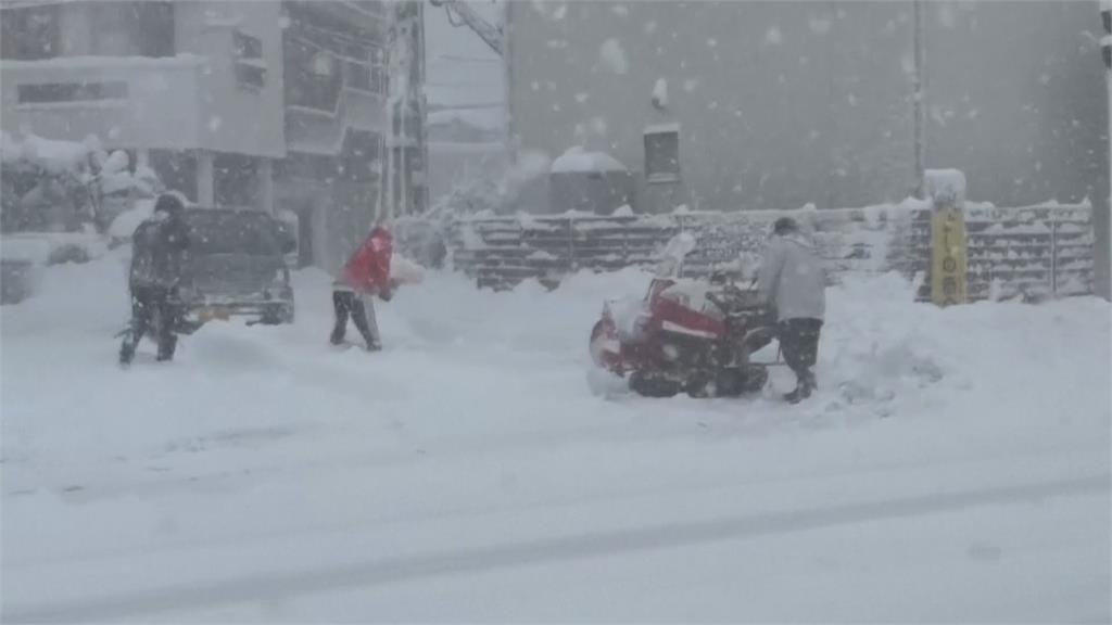 太寒冷！日本眾院大選對決寒流風暴　高市早苗奔走助陣拉票致詞吃螺絲
