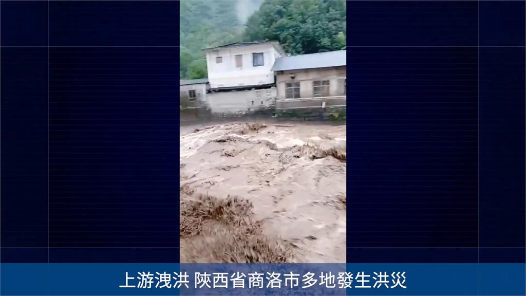 中國陝西山洪沖垮高速公路 近20汽車墜河釀11死31失蹤