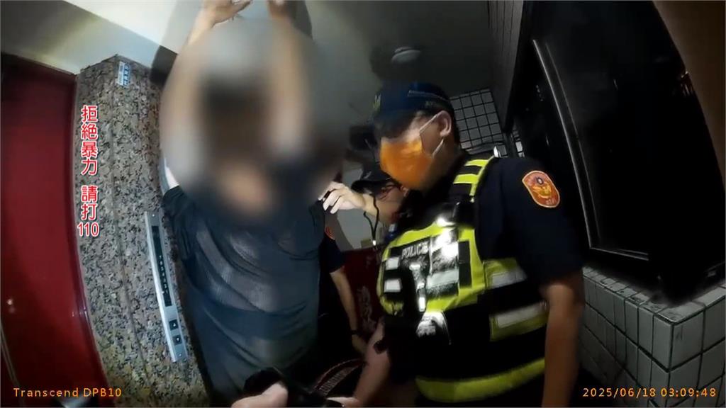 男凌晨瓦斯桶砸車 再衝超商持刀刺傷客
