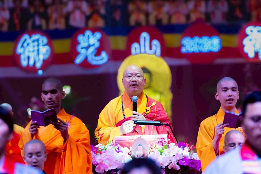 快新聞／壯觀畫面流出！破萬人湧台北小巨蛋　2026年佛光山法會重磅登場