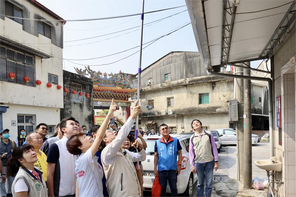 ＂雨後清潔日＂ 黃偉哲帶隊孳清  落實＂巡、倒、清、刷＂杜絕病媒蚊