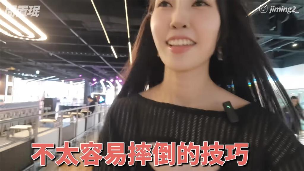 自稱「飆車族」狂飆!南韓美女滑輪場炫兒時技藝 曝過彎不滑倒靠這1招