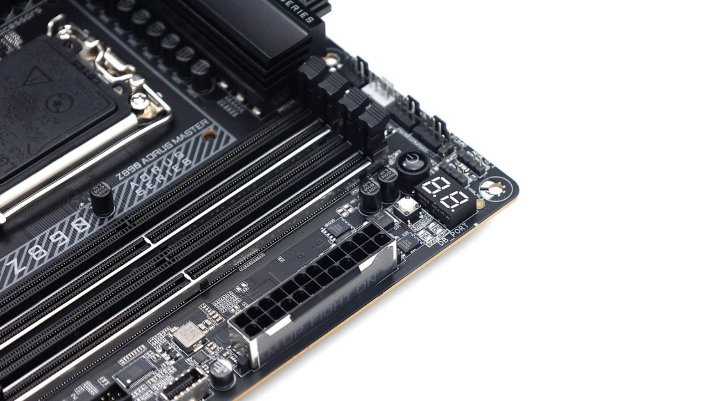加入 Thunderbolt 了!GIGABYTE Z890 AORUS Master 補上 I/O 最後一塊拼圖