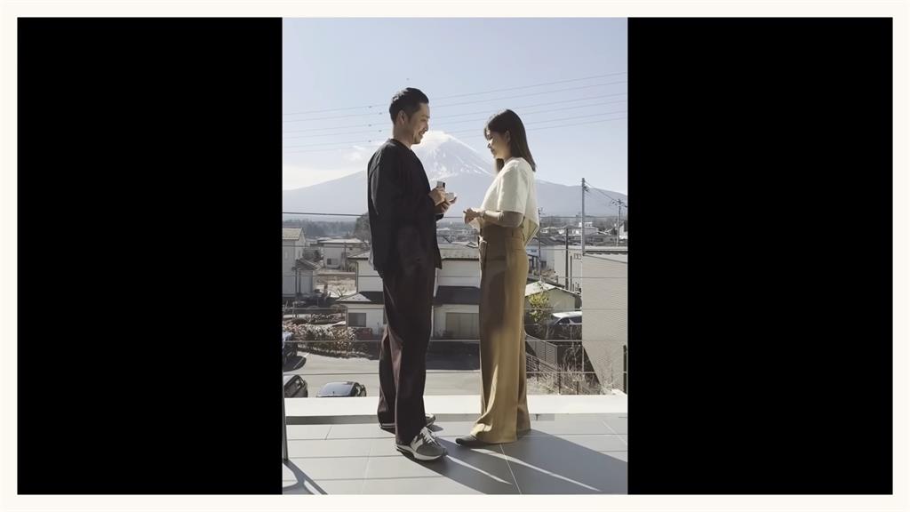 吳怡霈曝光求婚畫面！日尪富士山驚喜「掏戒」感性告白：一直在一起吧