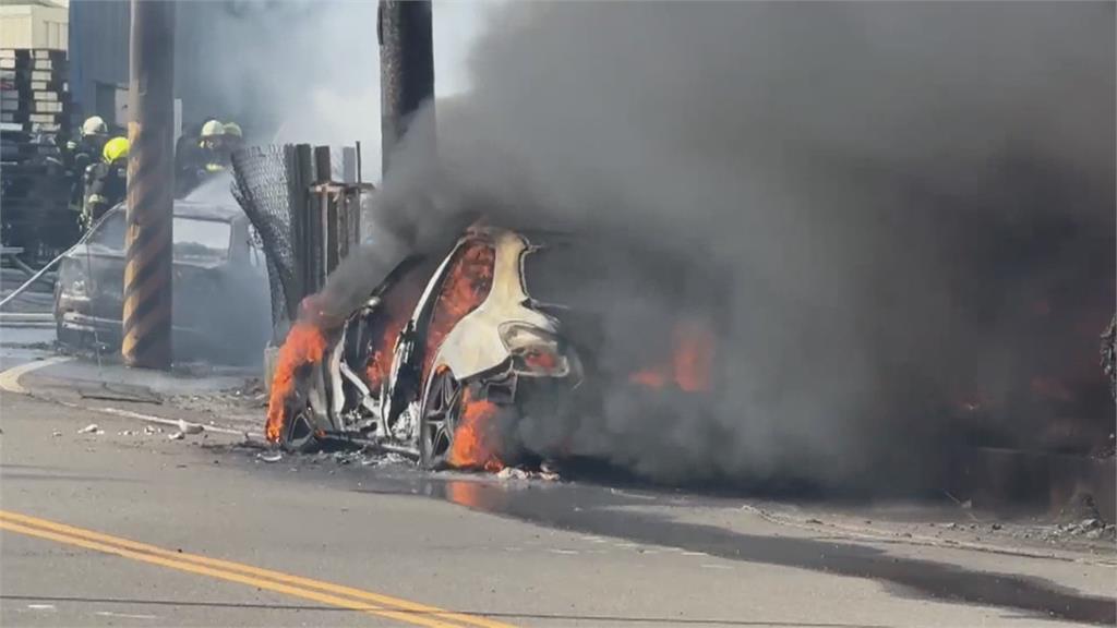 台南空地堆廢棄物離奇起火! 環保局查違規最高罰500萬