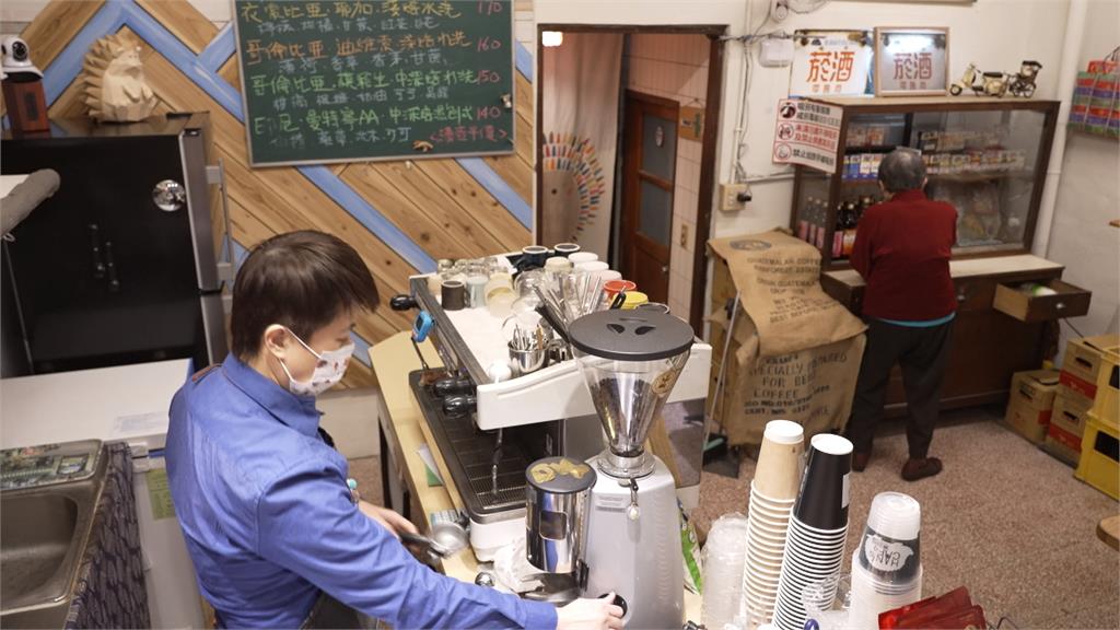 異言堂/柑仔店夾縫中求生存 三代接手改造成「複合式咖啡店」