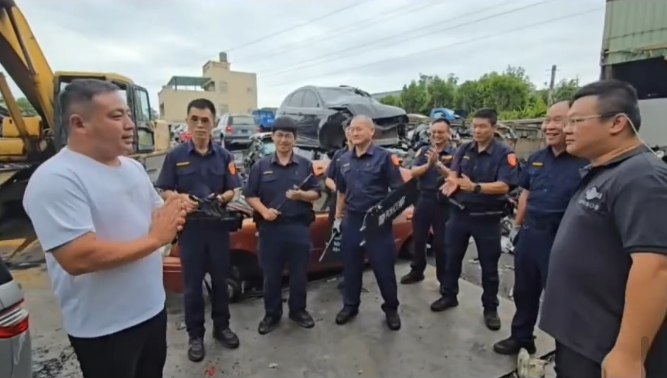 快新聞/提供百輛報廢車! 警友站長讓員警體驗破窗真實感「練必殺技」