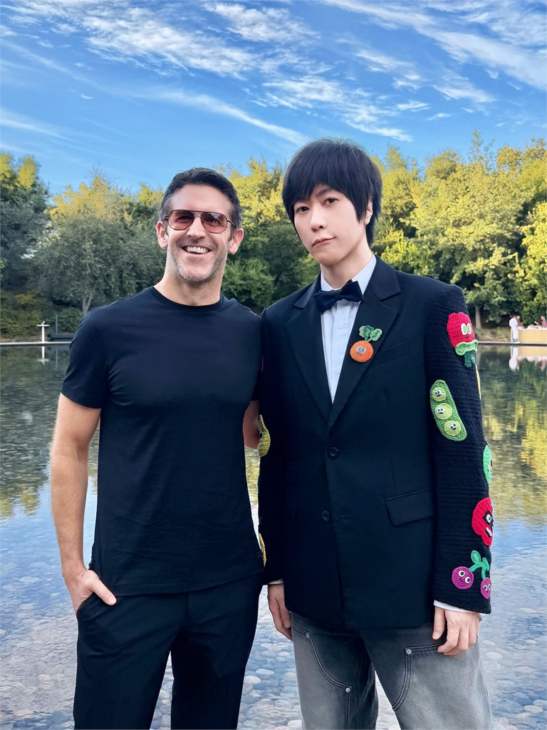 快新聞／五月天阿信現身蘋果發表會！同框新CEO驚呆網：兩人竟同歲？
