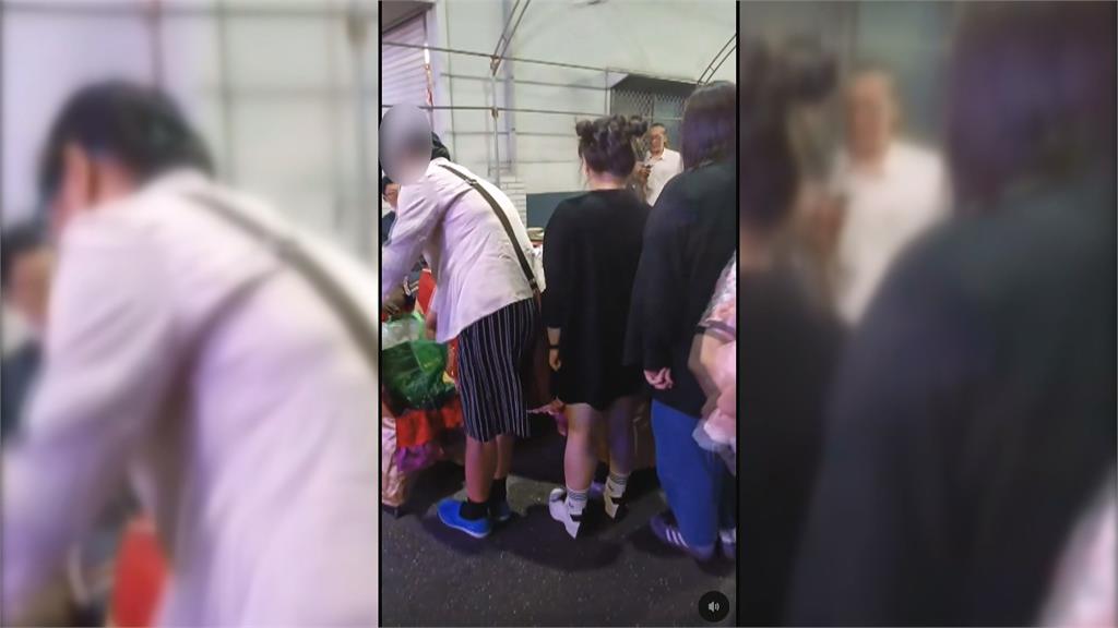 婦人自備購物袋打包！　"流水席蟑螂"混入宮廟平安宴　
