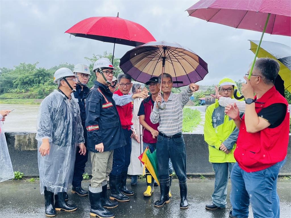 快新聞／雨量超越凱米颱風！超大豪雨狂炸高雄　陳其邁急赴二仁溪勘災