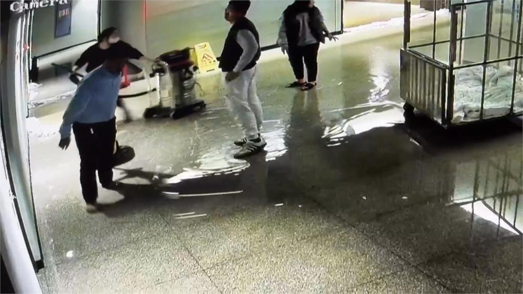 台南溫泉會館湯屋水管爆裂　溫泉水蔓延樓梯間宛如「水濂洞」