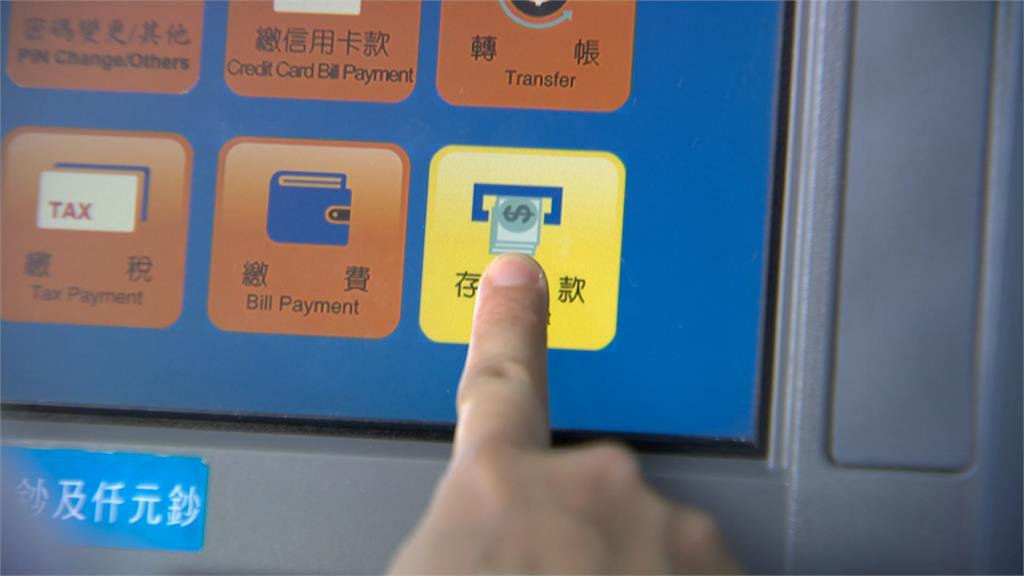 傳陳佩琪捧百萬現鈔存ATM　「一次這麼多張」引發熱議