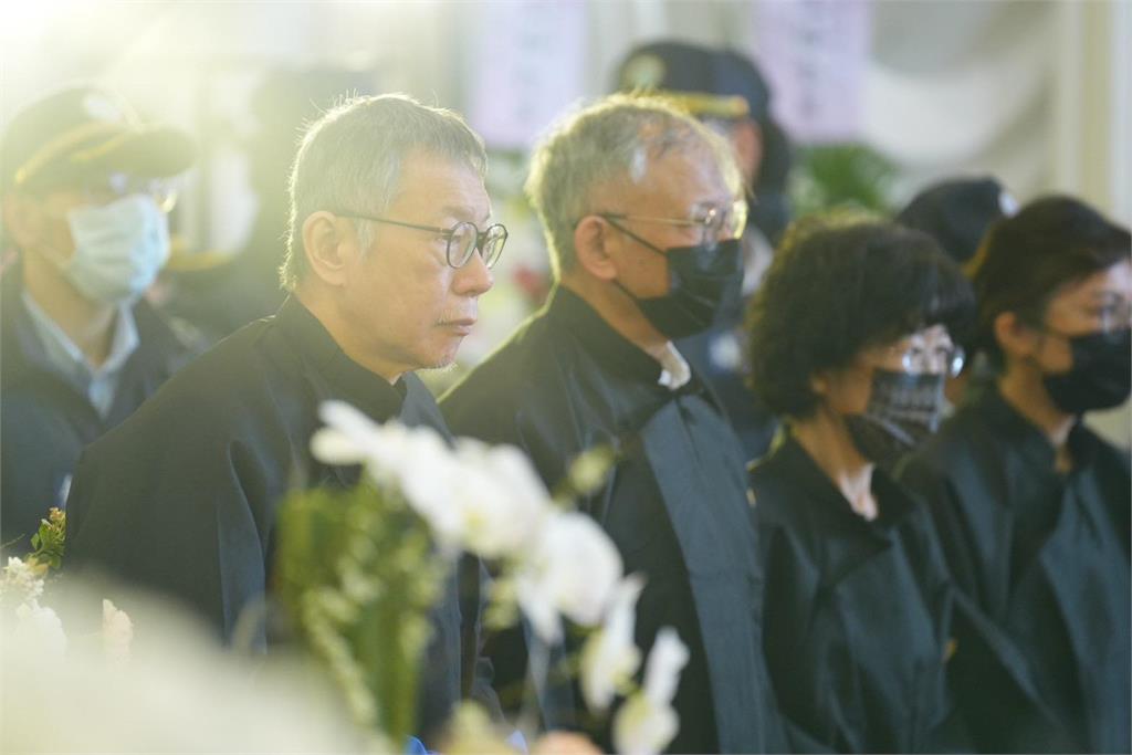 柯文哲奔喪「未戴手銬、腳鐐」!黃智賢指「這大咖都不行」:特權超越所有人