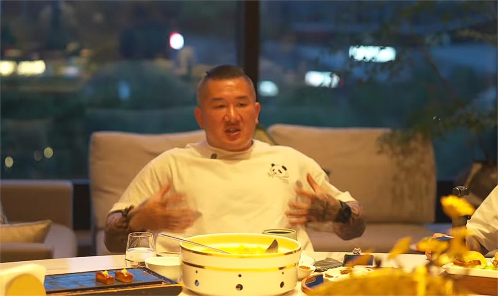 館長中國直播GG了！脫口爆出「這句踩禁忌」超慌秒改口全被拍　他驚：直接說溜嘴