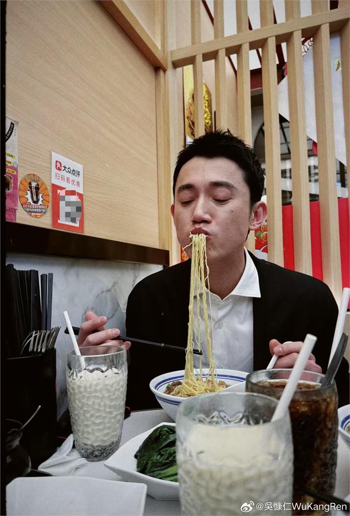 吳慷仁中國「清涼照」遭公開全放送！本人驚恐喊「我的天」網嗨：這能免費看