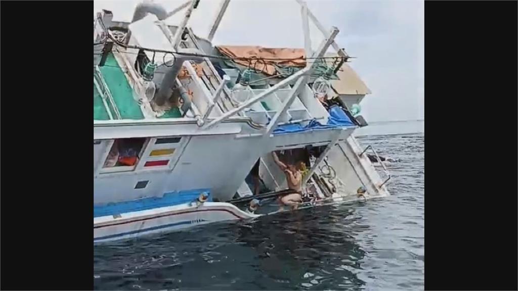 八斗子驚傳漁船觸礁　「驚險傾斜45度」搶救畫面曝
