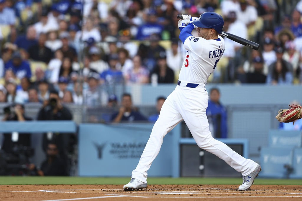 MLB/弗里曼讓出頭等艙座位!3萬英呎高空對退役老士官長獻上敬意