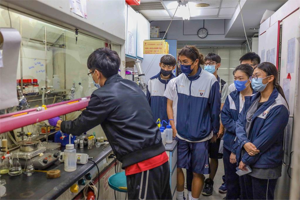 【淡江傳真】從國際交換到AI課程 淡江大學邀請高中生零距離感受跨域學習
