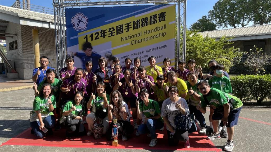 7月赴瑞典參加分齡賽 高雄陽明國中女子手球隊街頭募款圓出國夢
