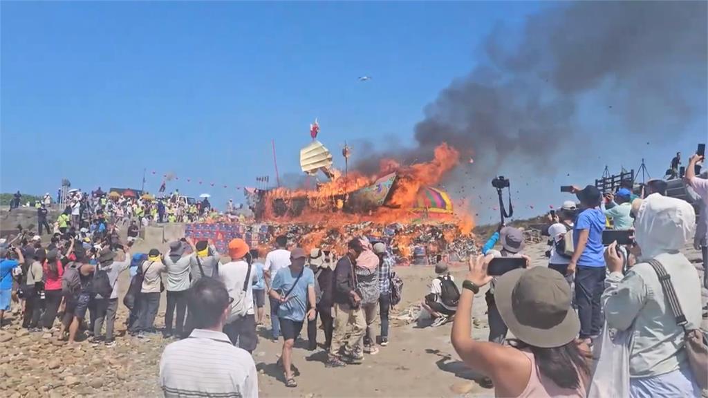 後龍合興宮第5度燒王船 斥資近200萬.耗時半年打造紙船