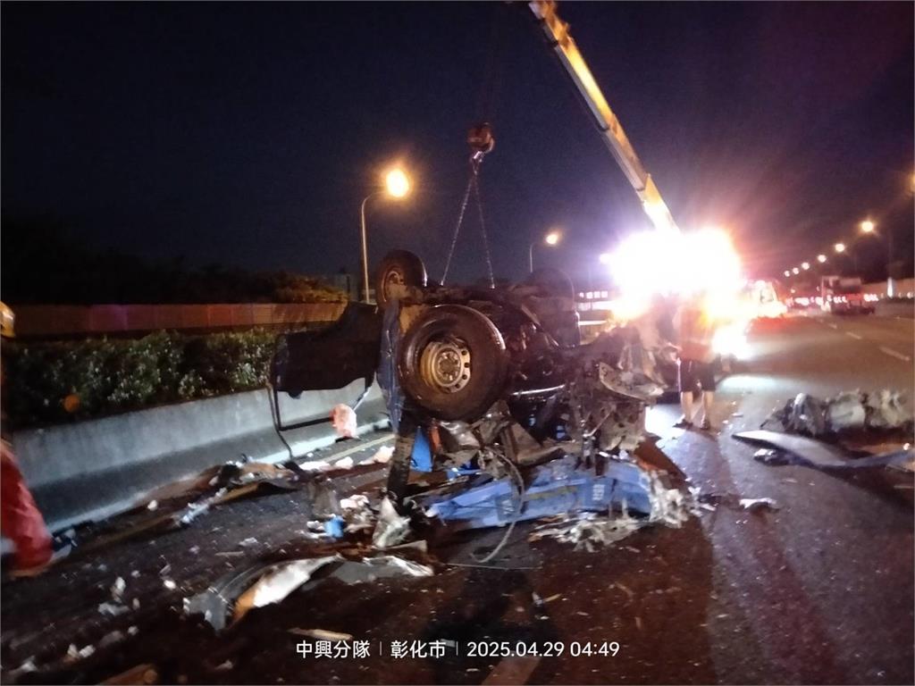快新聞/詭異!越南籍男子駕車突然停在國道上 遭後方連結車猛撞亡