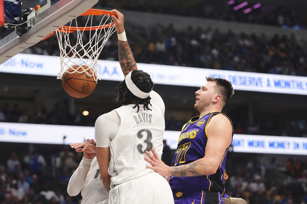 NBA/名人堂傳奇教頭領終身成就獎 穿湖人巨星最新籃球鞋批前東家犯大錯