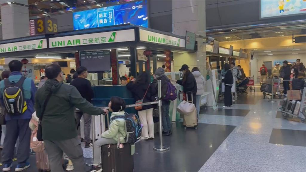 澎湖馬公民眾排候補 台高鐵湧入北返人潮