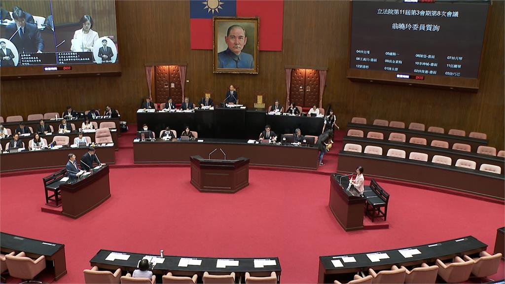 卓揆嗆「對法律一無所知」 翁曉玲急亮學歷反被酸