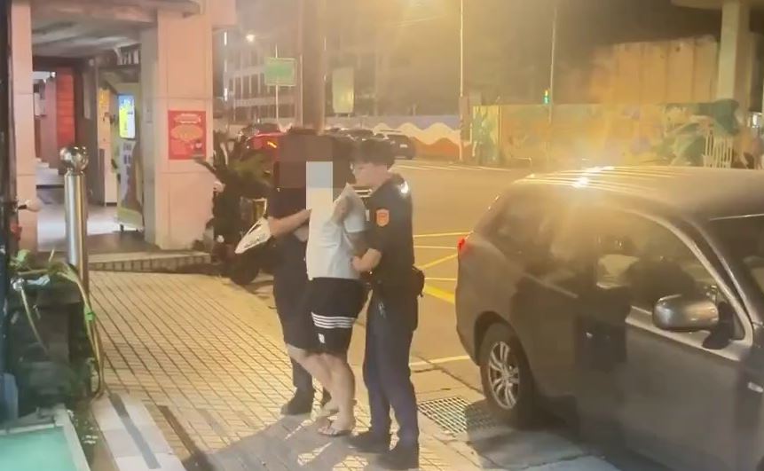 板橋驚傳當街凶殺案 男子超商前遭刺腹肚命危