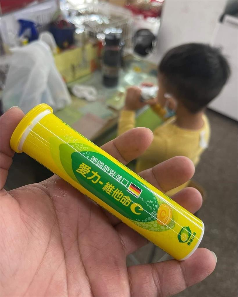 買維他命C給小孩吃竟「口吐泡沫」！媽媽一看嚇壞「真相曝光」