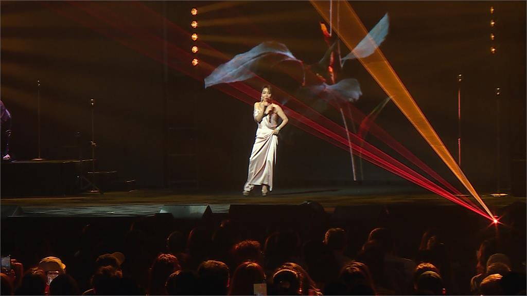 出道40周年!療傷天后辛曉琪北流開唱 紫色華服氣場全開