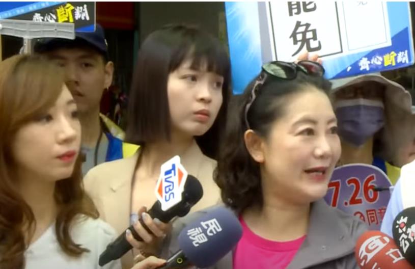 快新聞/有風度!宣傳罷免遭民眾嗆「別擋路啦」 吳思瑤火速致歉化解危機