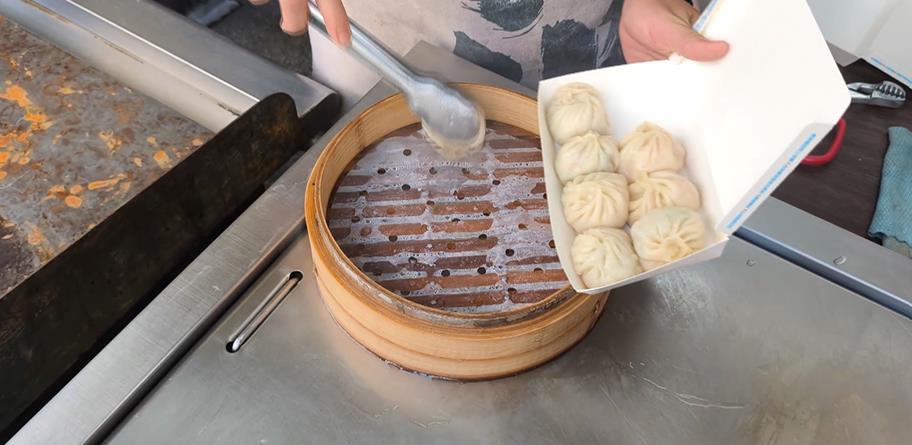 台中湯包「一分熟」腥味衝腦門 民眾吞下肚掛急診、店家致歉願賠償