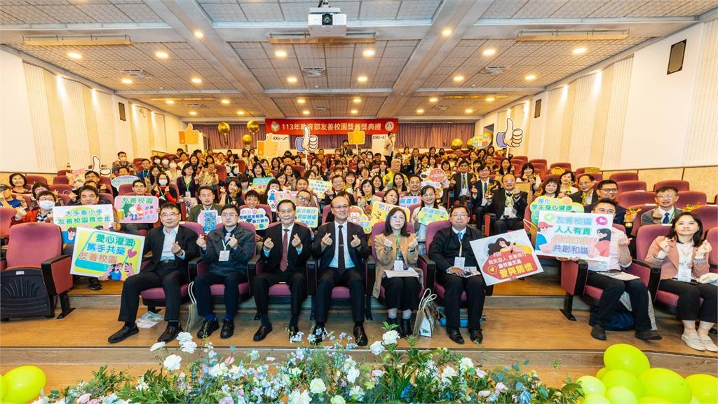 【淡江傳真】淡江大學榮獲教育部友善校園獎卓越學校 林騰蛟:「我是淡江人