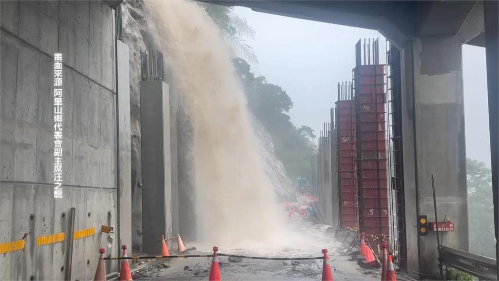 嘉義梅山暴雨狂下! 多地土石流.滾滾黃土水衝進民宅