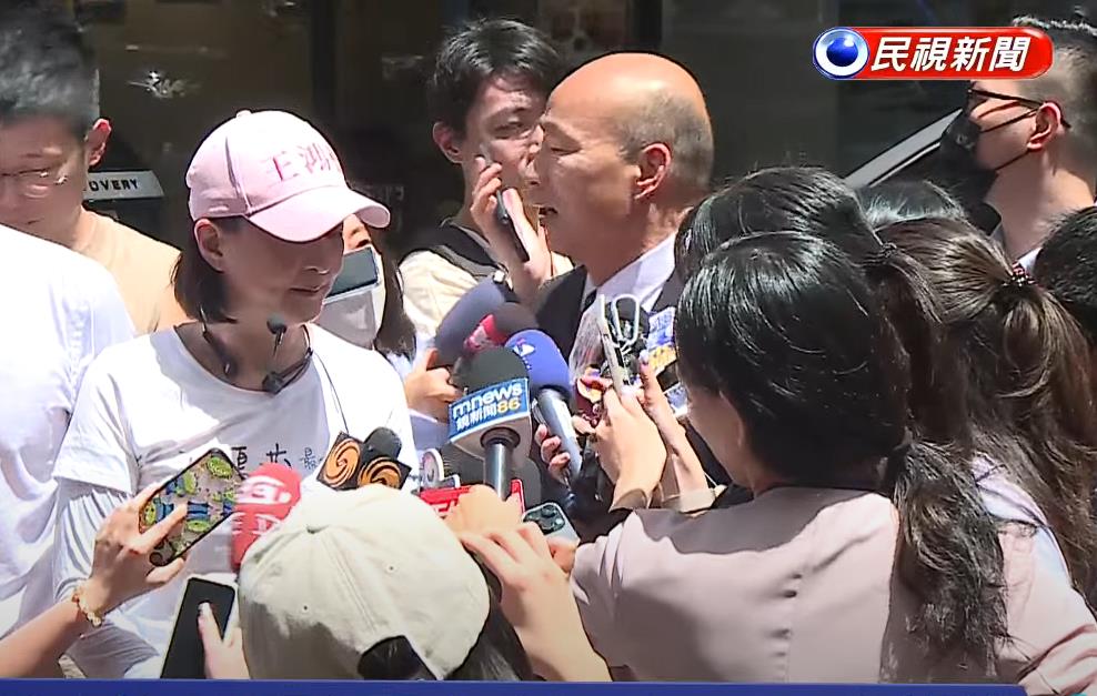 韓國瑜掃街脫口「國民黨,大失敗」!王鴻薇「秒變臉全被拍」超尬畫面瘋傳