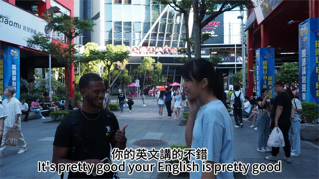 台灣學生挑戰「全英文隨機街訪」　一開口讓老外豎起大拇指