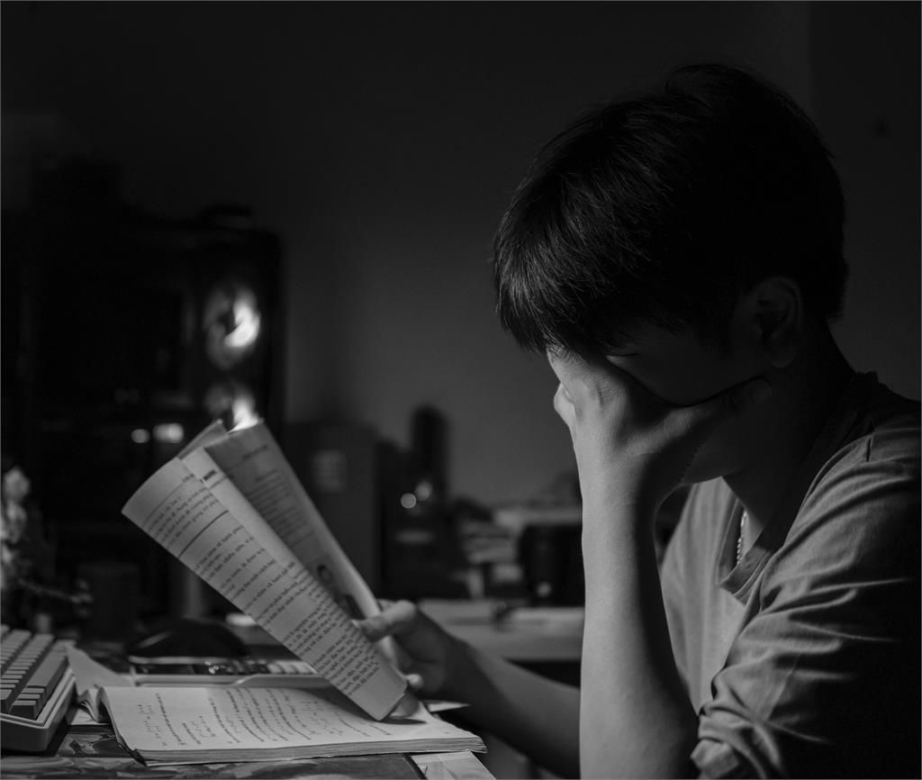 控導師罰抄影響作息！國中生家長怒索賠200萬遭駁回　法官：守時為基本教養