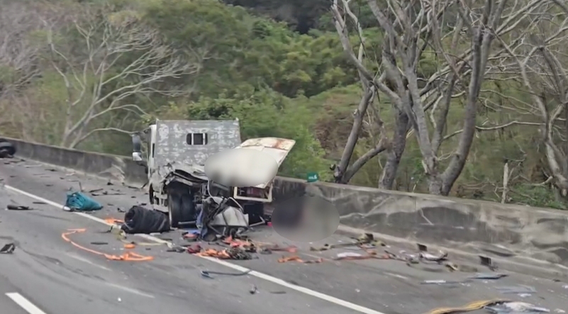 國1新竹段車禍! 故障小貨車駕駛停路肩遭追撞慘死
